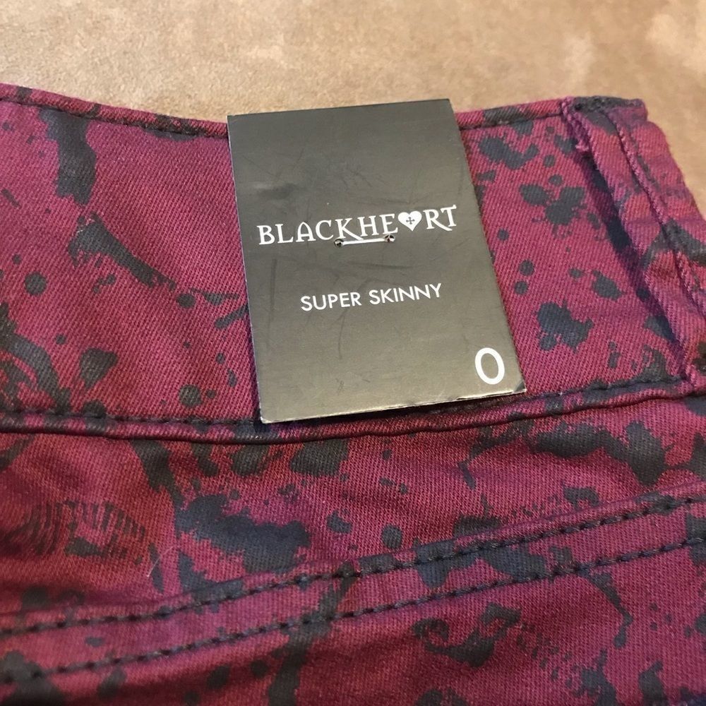 Blackheart Skull Print Black & Maroon Super Skinny Jeans Junior’s Size 0 - Picture 4 of 6